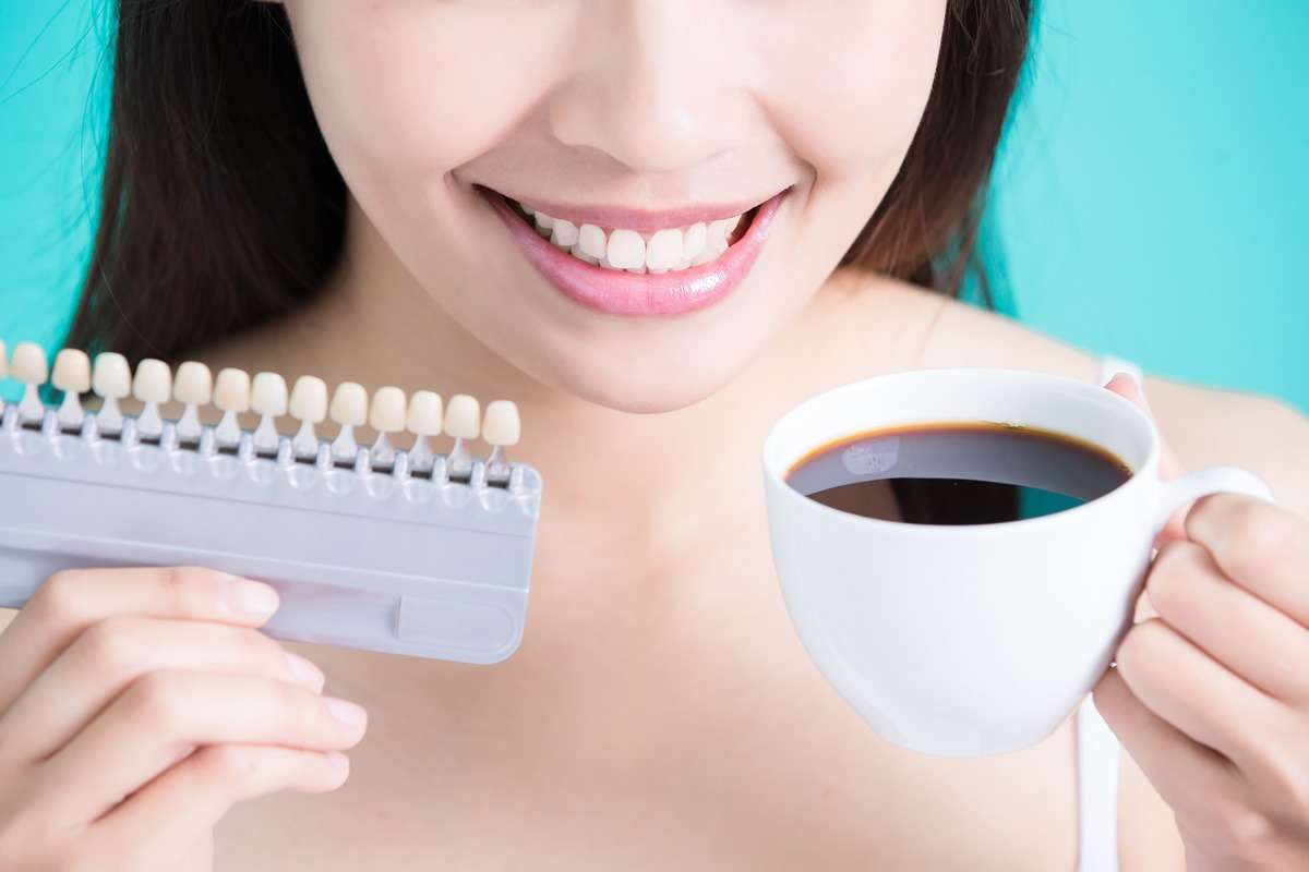 歯の黄ばみを落とす方法